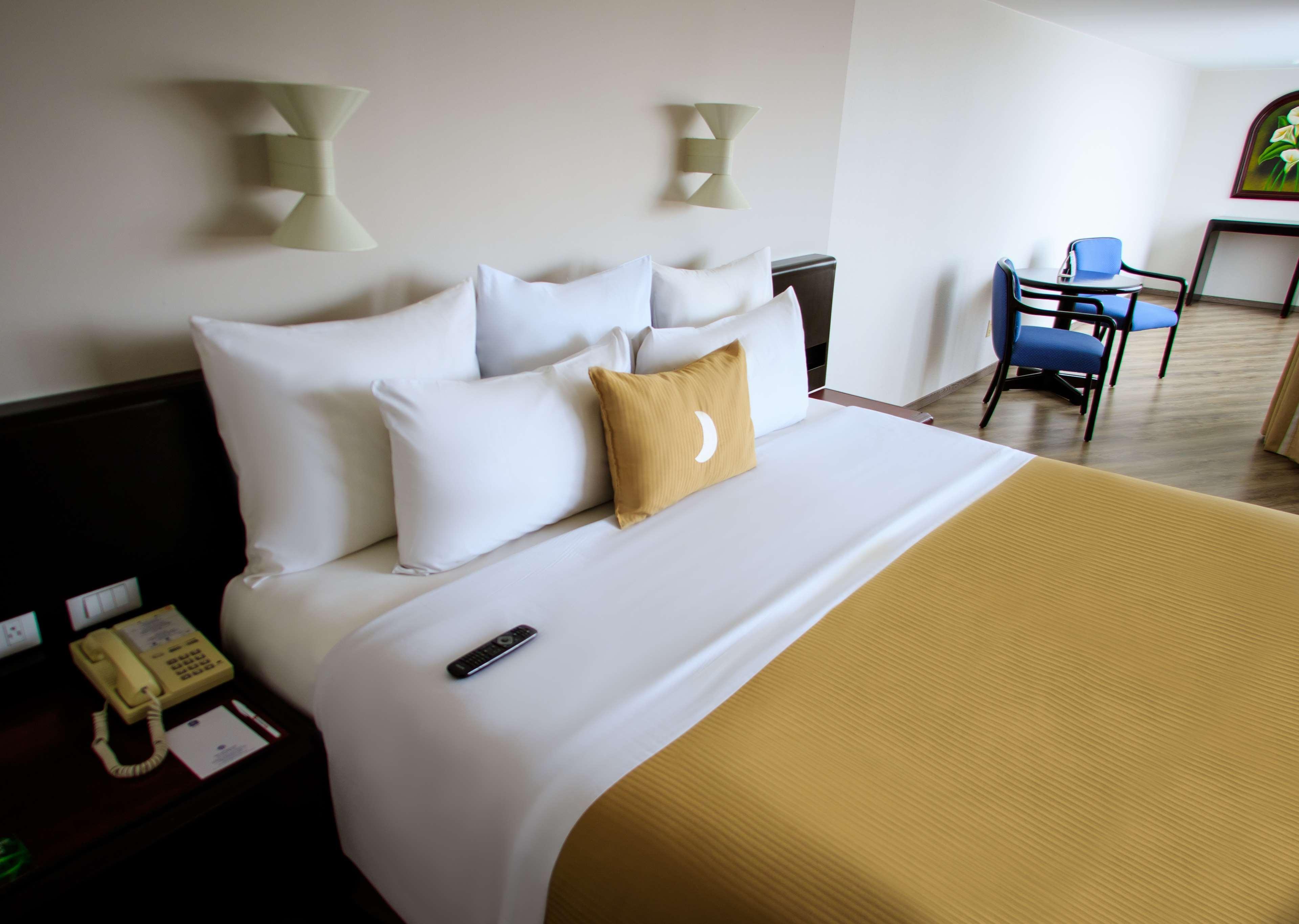 Grand Cantalagua Hotel Morelia, BW Signature Collection Экстерьер фото A room at the hotel