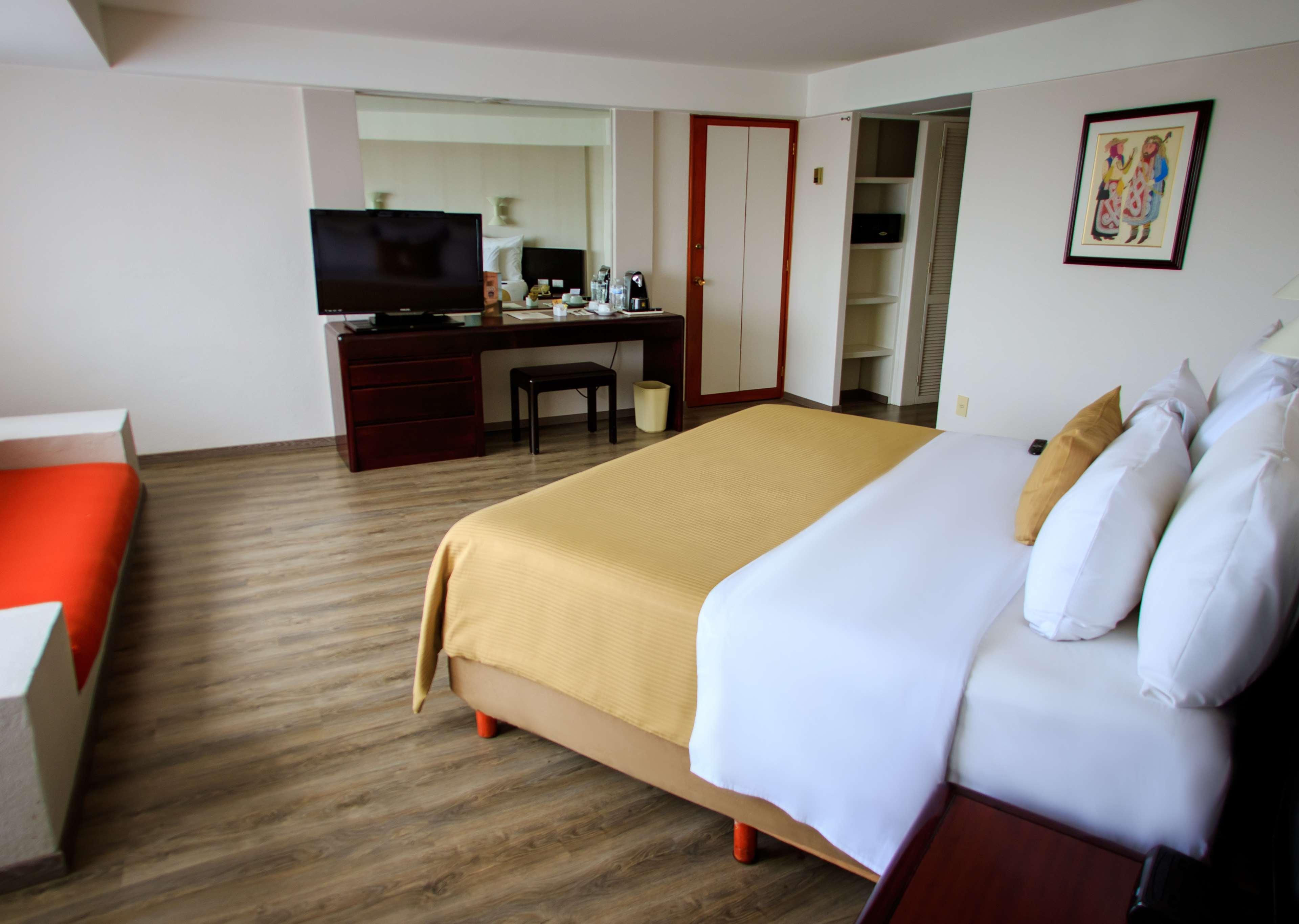 Grand Cantalagua Hotel Morelia, BW Signature Collection Экстерьер фото A room at the hotel
