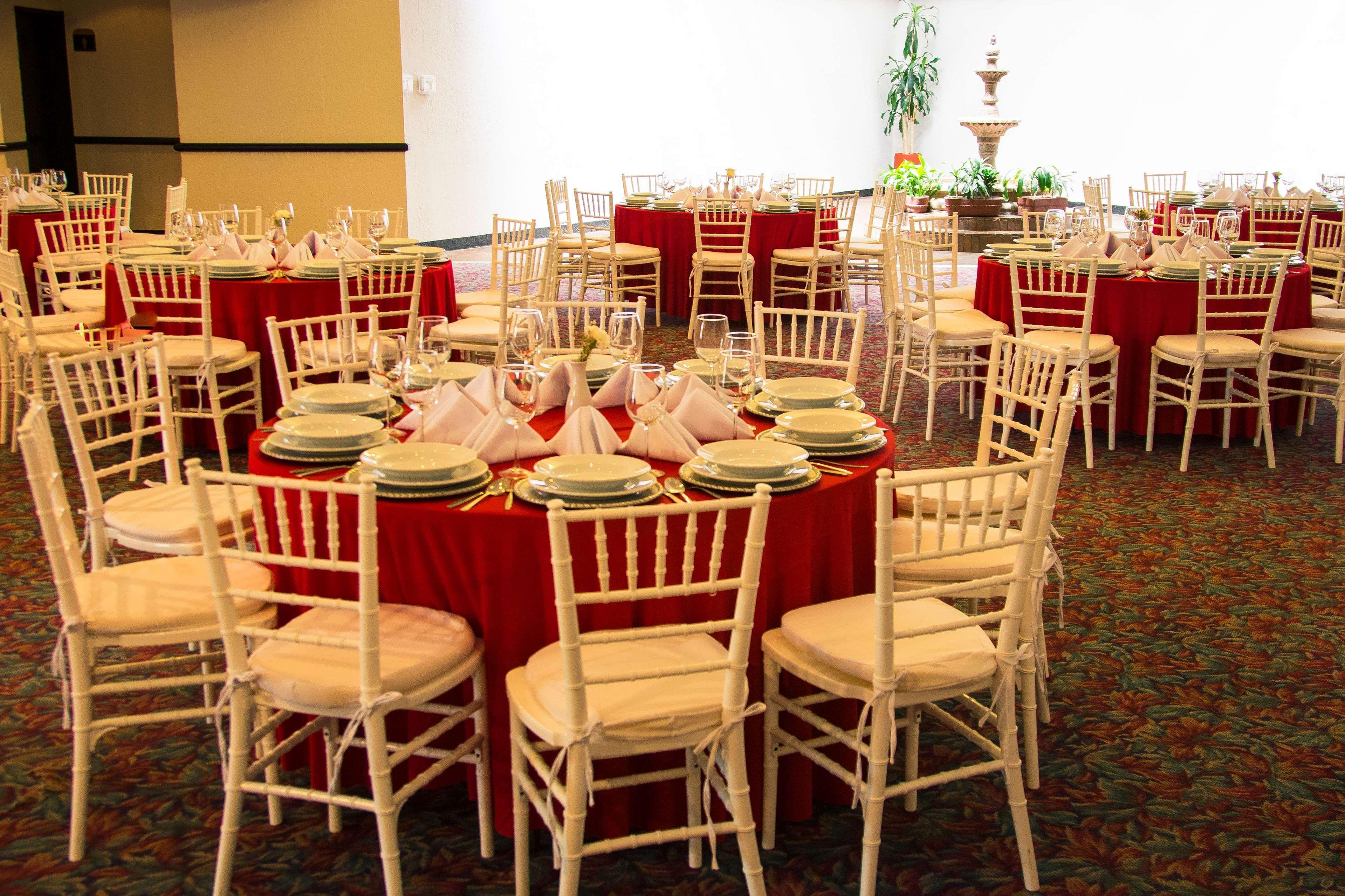 Grand Cantalagua Hotel Morelia, BW Signature Collection Экстерьер фото Chivary chairs