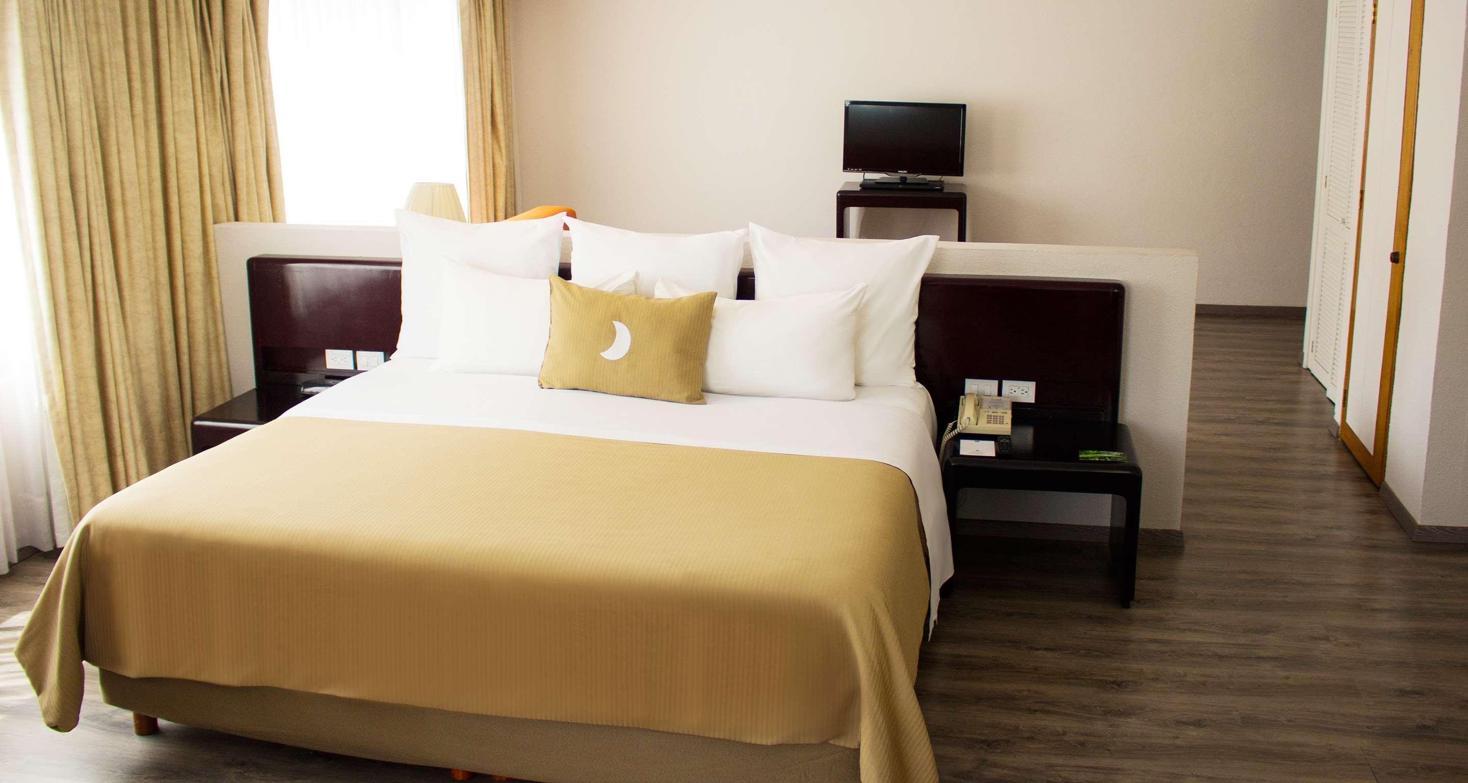 Grand Cantalagua Hotel Morelia, BW Signature Collection Экстерьер фото A room at the hotel