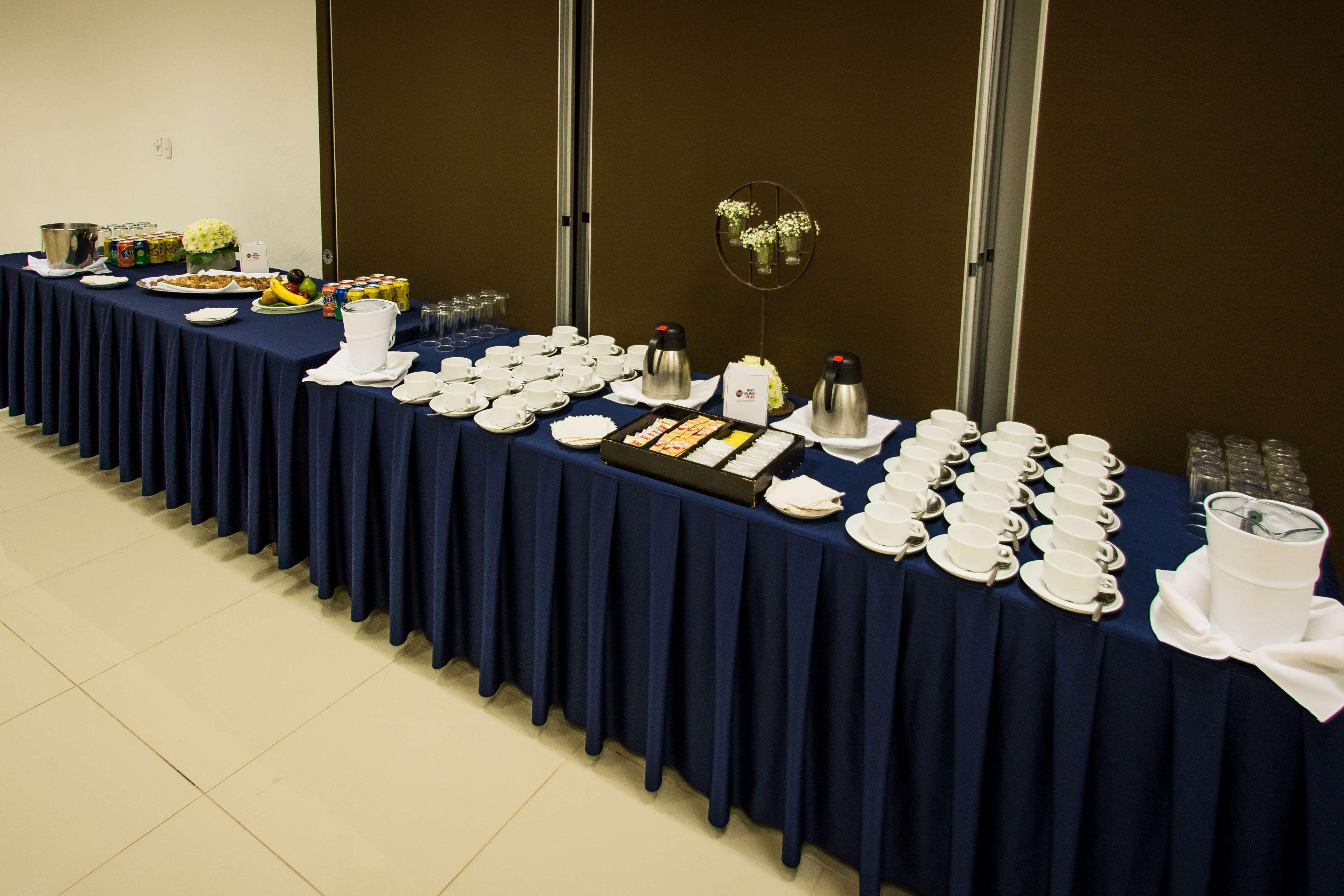 Grand Cantalagua Hotel Morelia, BW Signature Collection Экстерьер фото A buffet table