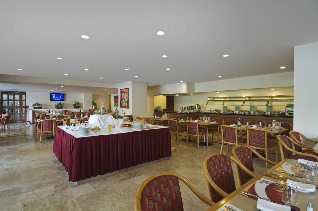 Grand Cantalagua Hotel Morelia, BW Signature Collection Ресторан фото The restaurant